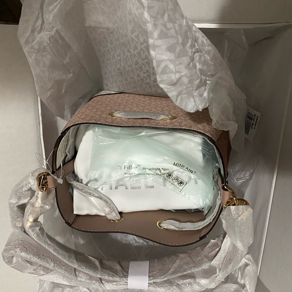 🌸🌷Authentic Brand New Michael Kors bag🌸🌷 - Picture 3 of 3